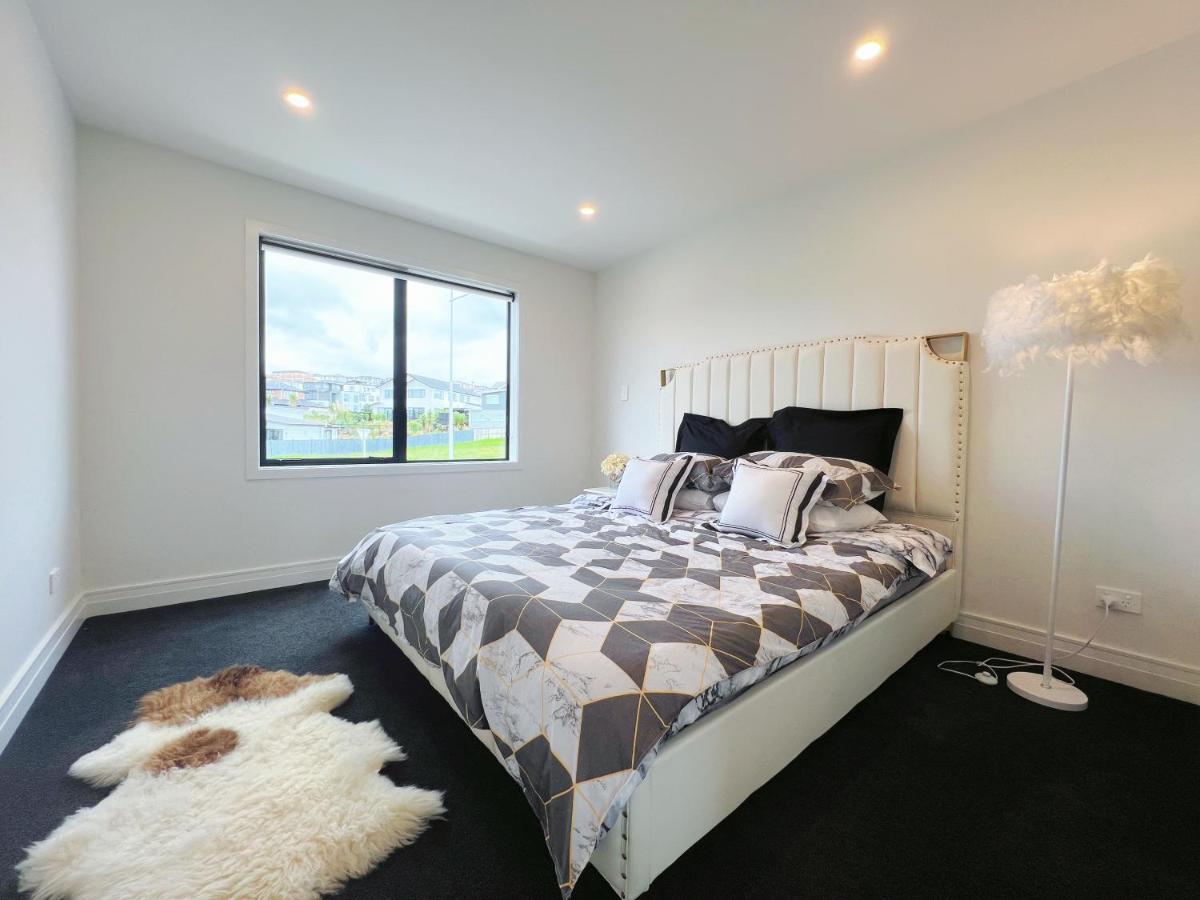 Elegant Beach House In Long Bay Villa Auckland Exterior photo